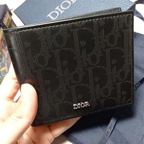 dior メンズ 財布 二つ折り|メンズに人気のDior (ディオール)の財布15選！長財布や二つ折りも.